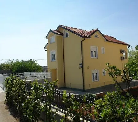 Apartmani Markovic شقة *